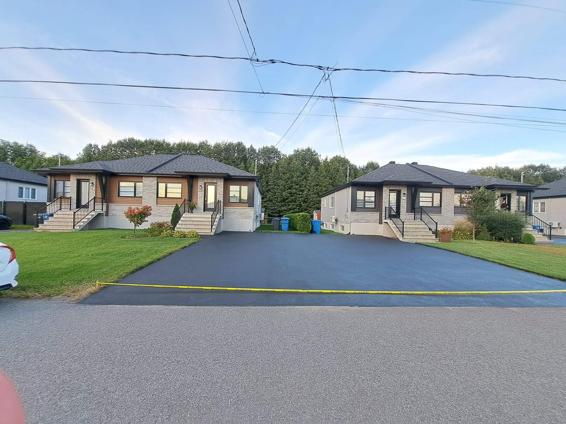 Maisons avec entrée asphaltée